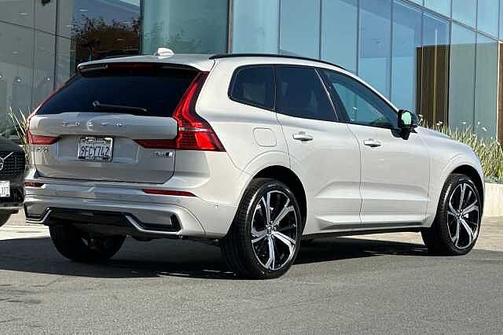 Silver Dawn 2023 Volvo XC60 B6 AWD Ultimate Dark
