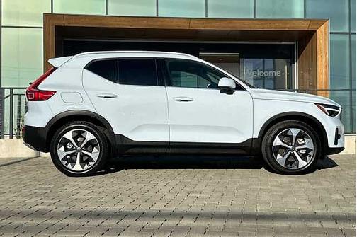 2025 Volvo XC40 Plus
