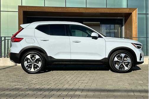 2025 Volvo XC40 Plus