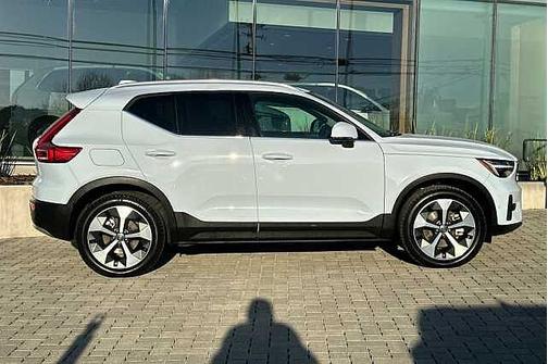 2025 Volvo XC40 Plus