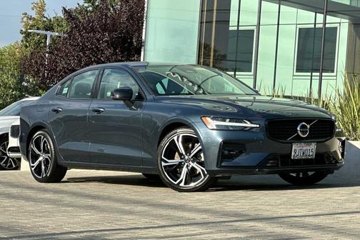 2024 Volvo S60 B5 Ultimate Dark