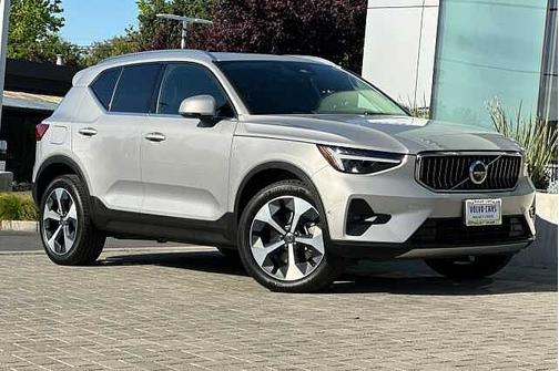2025 Volvo XC40 Plus