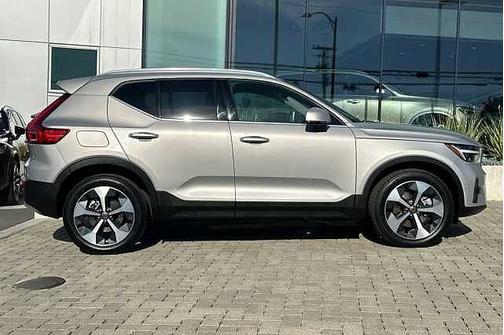 2025 Volvo XC40 Plus