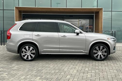 2023 Volvo XC90 Recharge Plug-In Hybrid Plus 6-Seater