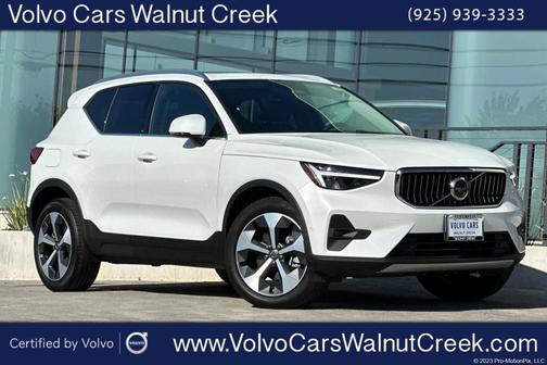 2025 Volvo XC40 B5 Plus Bright Theme