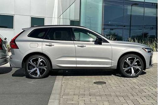 Silver Dawn 2023 Volvo XC60 B5 FWD Ultimate Dark