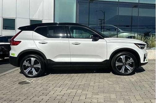 Crystal White 2023 Volvo XC40 Plus