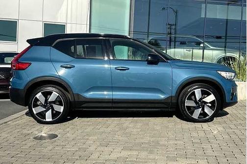 Fjord Blue 2023 Volvo XC40 Ultimate