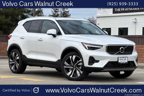 2025 Volvo XC40 B5 Plus Bright Theme