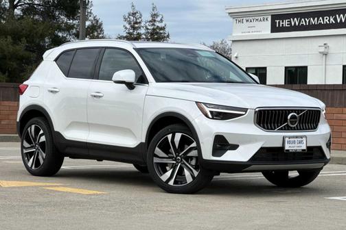 2025 Volvo XC40 B5 Plus Bright Theme