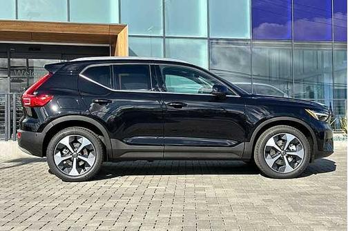 2025 Volvo XC40 Plus