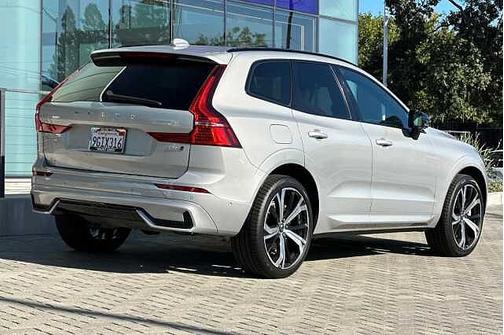 Silver Dawn 2023 Volvo XC60 B6 AWD Ultimate Dark