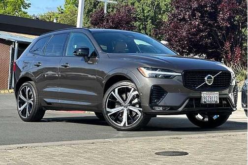 Platinum Grey 2023 Volvo XC60 B6 AWD Ultimate Dark