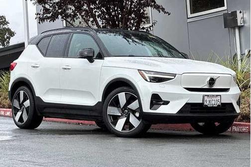 Crystal White 2023 Volvo XC40 Ultimate
