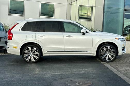 2023 Volvo XC90 Recharge Plug-In Hybrid Plus 6-Seater