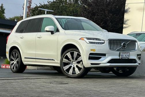 2023 Volvo XC90 Recharge Plug-In Hybrid Plus 6-Seater
