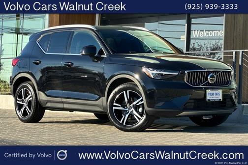 2025 Volvo XC40 B5 Core Bright Theme