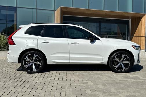 2022 Volvo XC60 B6 AWD R-Design