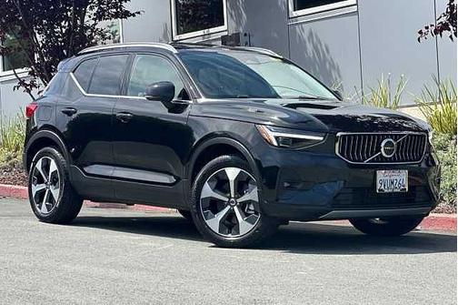 Onyx Black 2025 Volvo XC40 Plus