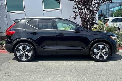 Onyx Black 2025 Volvo XC40 Plus