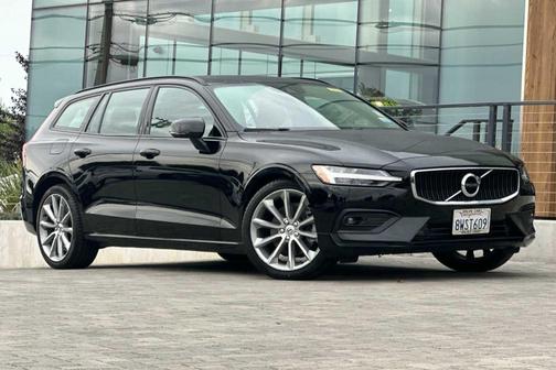 2021 Volvo V60 T5 Momentum