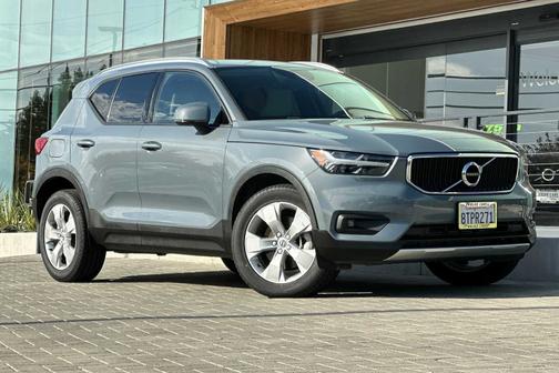 2021 Volvo XC40 T5 Momentum