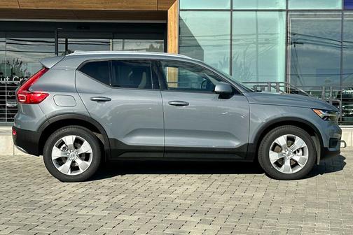 2021 Volvo XC40 T5 Momentum