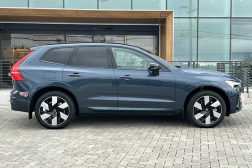 2024 Volvo XC60 Recharge Plug-In Hybrid T8 Ultimate Dark