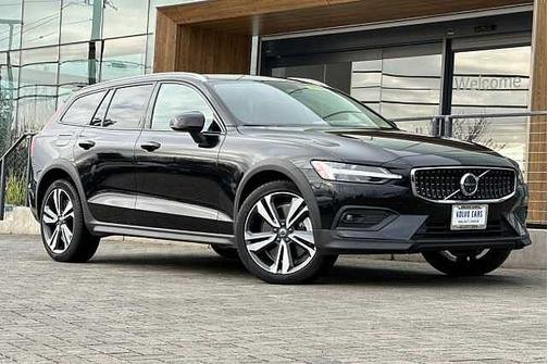 2025 Volvo V60 Cross Country Plus