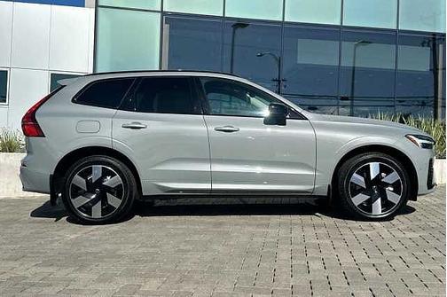 Vapour Grey 2024 Volvo XC60 Plus