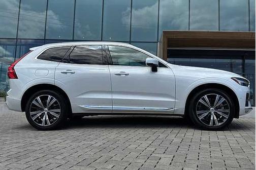 Crystal White 2023 Volvo XC60 B5 FWD Ultimate Bright