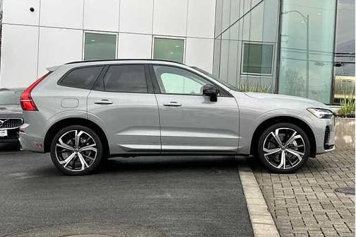 2024 Volvo XC60 T8 Ultimate Dark