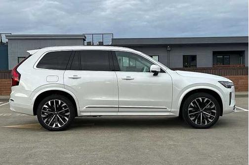Crystal White 2025 Volvo XC90 Plus