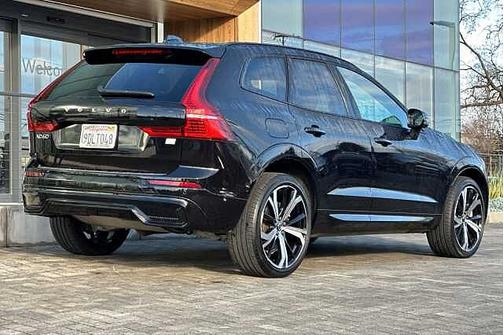 2023 Volvo XC60 Ultimate Dark