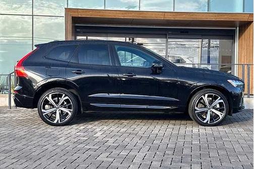2023 Volvo XC60 Ultimate Dark