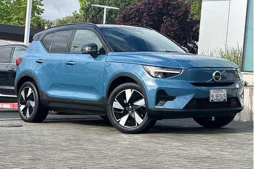 Fjord Blue 2024 Volvo XC40 Core