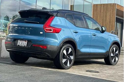 Fjord Blue 2024 Volvo XC40 Core
