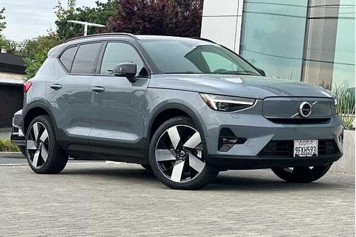 Thunder Grey 2023 Volvo XC40 Ultimate