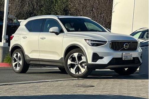 2025 Volvo XC40 Core