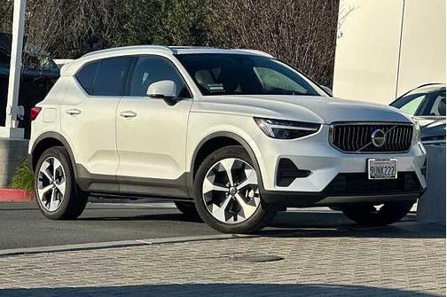 2025 Volvo XC40 Core