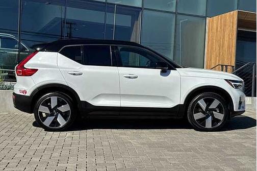 2024 Volvo XC40 Plus
