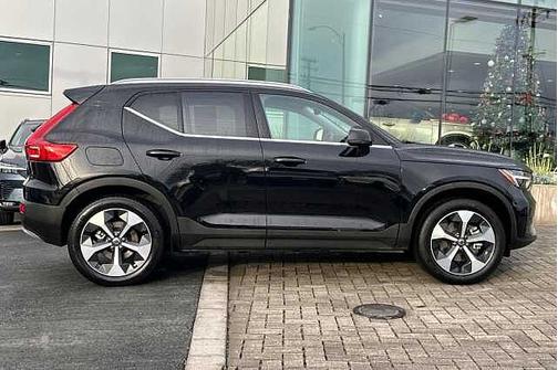 2025 Volvo XC40 Plus