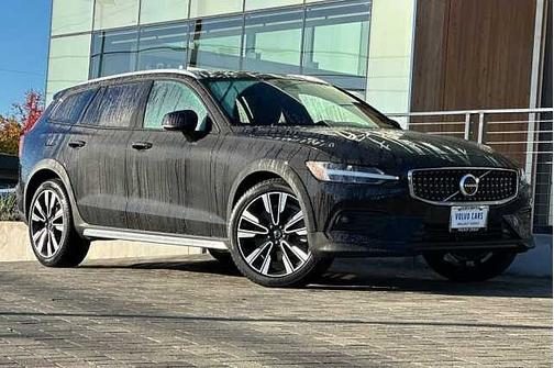 2024 Volvo V60 Cross Country B5 Ultimate