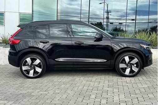 Onyx Black 2023 Volvo XC40 Ultimate