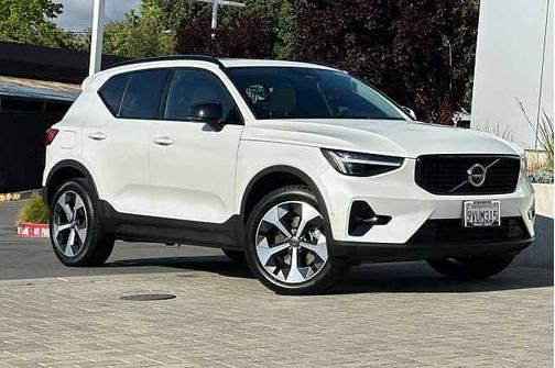 Crystal White 2025 Volvo XC40 Plus