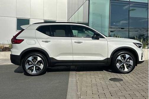 Crystal White 2025 Volvo XC40 Plus