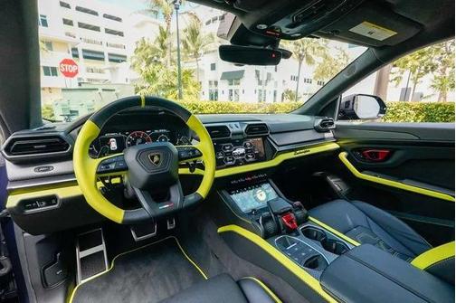 2025 Lamborghini Urus SE