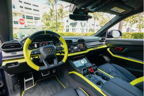 2025 Lamborghini Urus SE