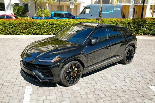 2022 Lamborghini Urus AWD