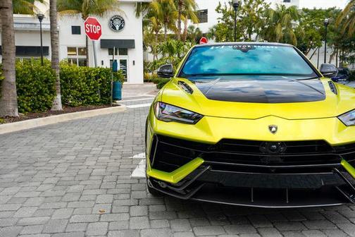2023 Lamborghini Urus Performante